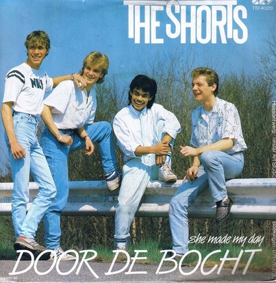 THE SHORTS - DOOR DE BOCHT