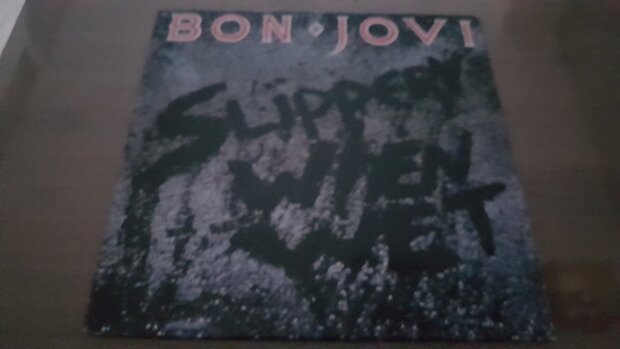 BON JOVI SLIPPERY WHEN WET